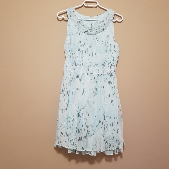 Knee length dress, fully lined size 8. - Picture 2 of 4